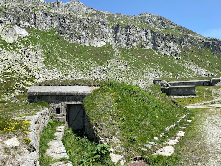 Viaggio tra i bunker segreti sul Passo del Gottardo