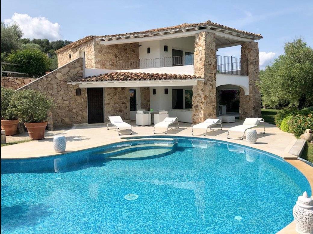 villa con piscina Sardegna