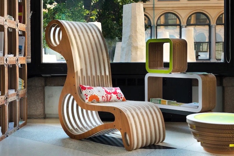 chaise-longue in legno e cartone di Lessmore