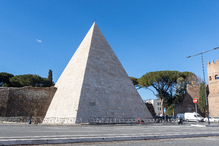 Piramide, monumento di Roma