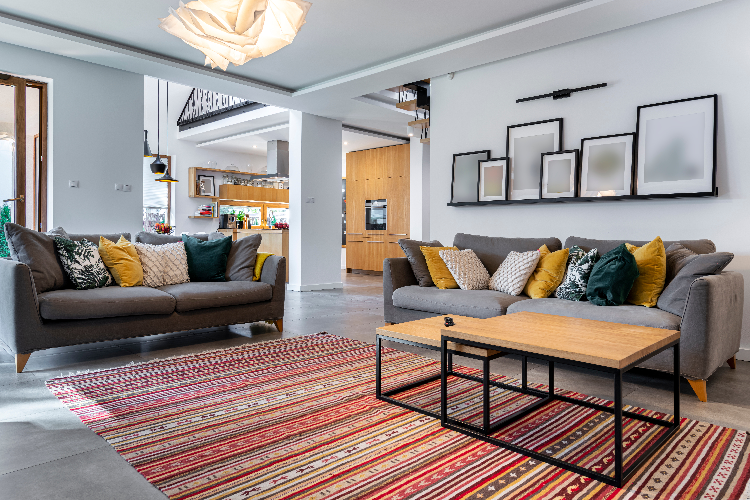 Stile, colore e dimensioni giuste per il tappeto del salotto