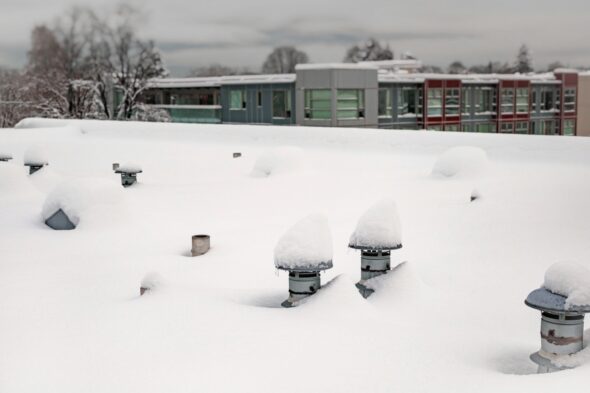 tetto con neve