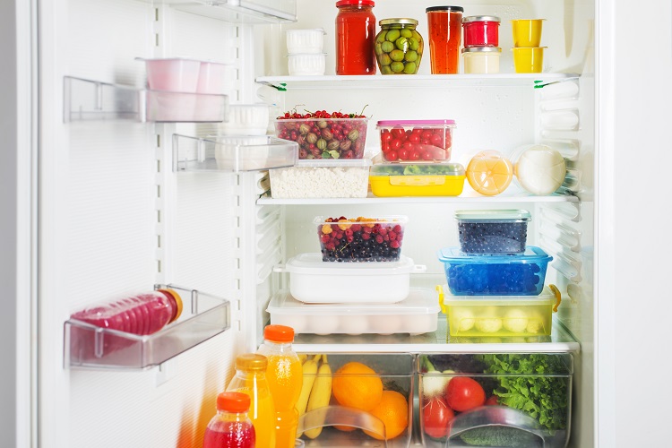 Come organizzare il frigorifero con i contenitori 