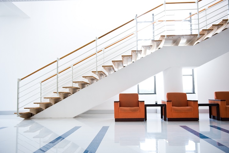 Ringhiere per scale interne moderne: tante idee per la tua casa