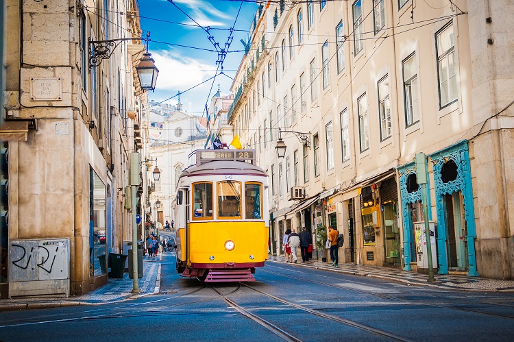 Portogallo a rischio bolla immobiliare stop alle agevolazioni fiscali per i pensionati stranieri