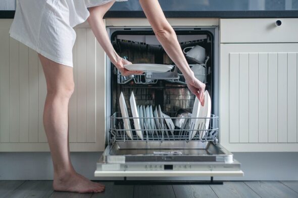 Si può accendere la lavastoviglie di notte in condominio