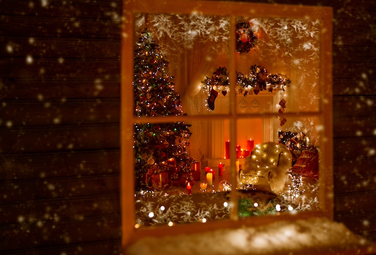 finestra addobbata per Natale