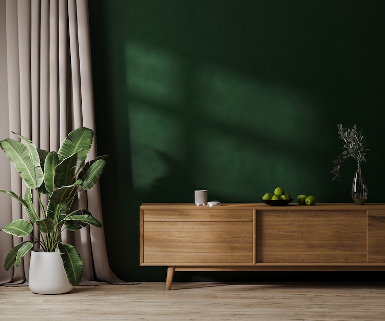 parete verde con mobili in legno