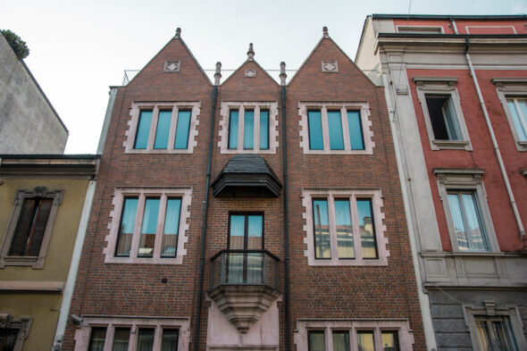 Case 770, la curiosa storia delle abitazioni con 12 cloni in tutto il mondo (una è a Milano)