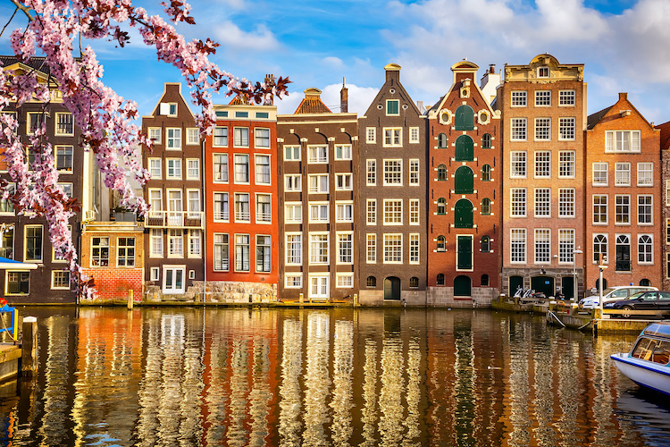 Amsterdam vuole scoraggiare i turisti molesti con un quiz: come funziona?