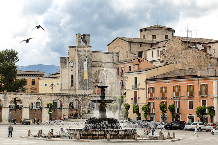 La Madonna che scappa in piazza: a Sulmona una delle tradizioni di Pasqua più particolari d'Italia