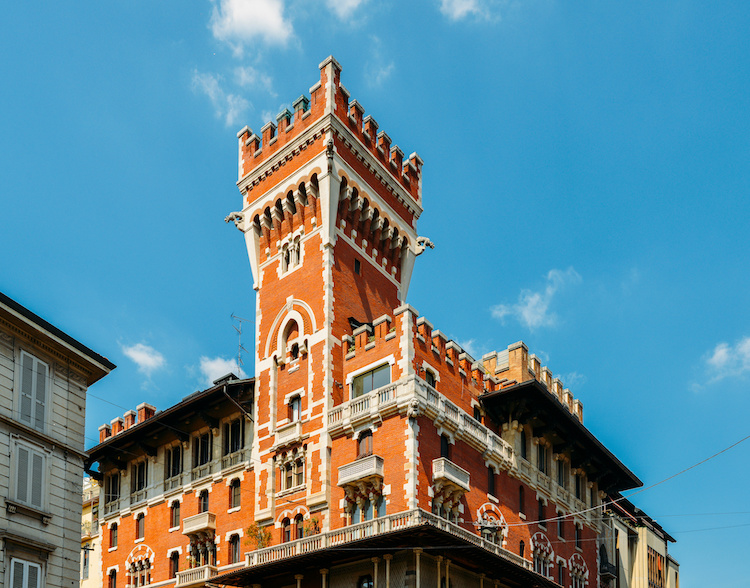 Palazzo Viviani Cova, un (finto) castello medievale nel cuore di Milano