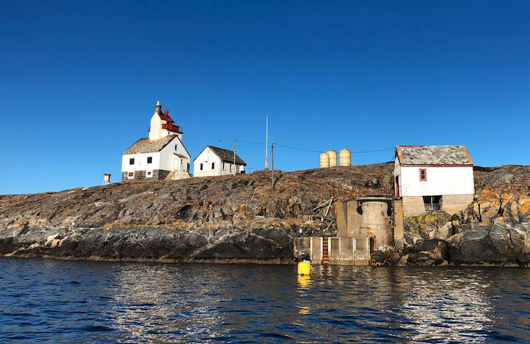 Skalmen Island, l'isola con la casa più solitaria del mondo, è stata venduta per 100 mila euro