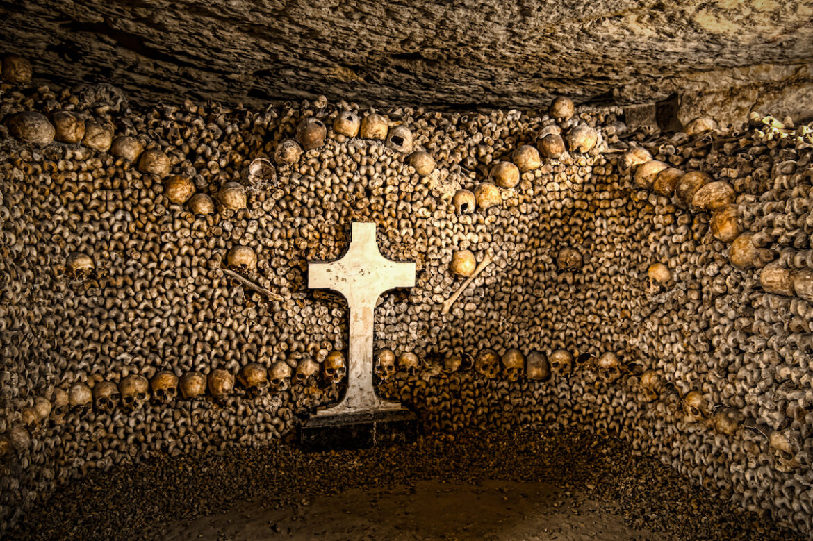 Catacombe di Parigi, un labirinto inaccessibile (e pericoloso) nel cuore della Francia