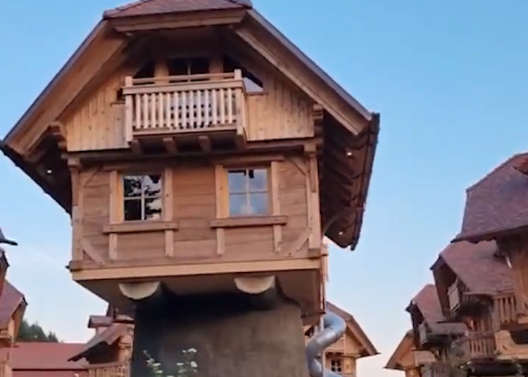 In Germania esiste un villaggio vacanze fatto di "case sull'albero"