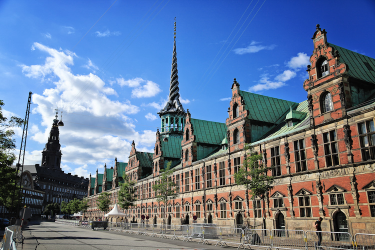 Storia e curiosità della Guglia della Borsa Vecchia a Copenaghen