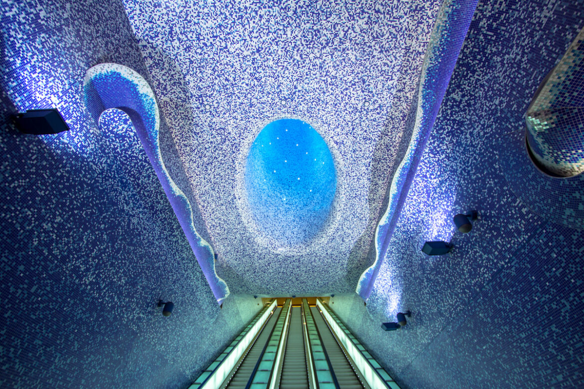 Soffitto della stazione della metro Toledo di Napoli