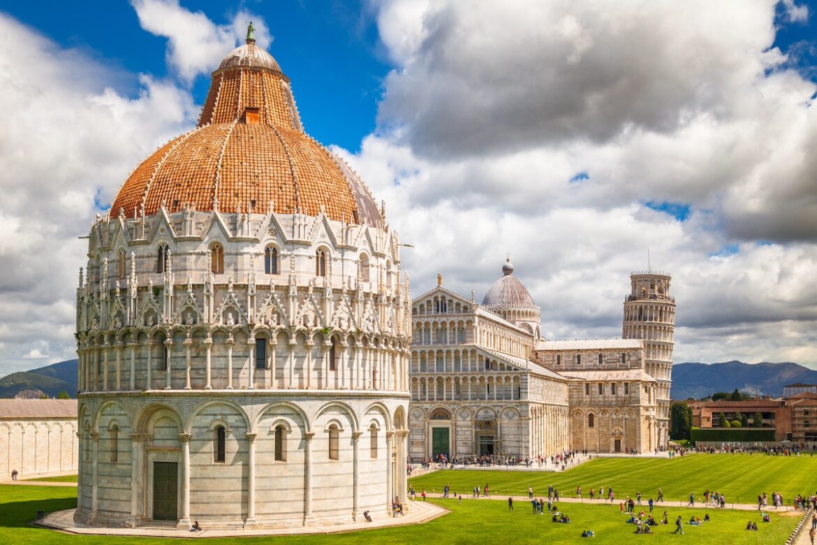 Piazza dei miracoli a Pisa