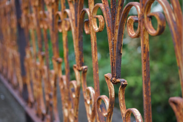 Come eliminare la ruggine sulle ringhiere di casa