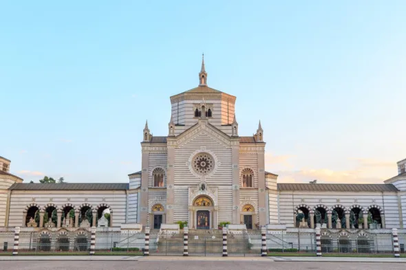 Tre tombe di pregio in vendita al Cimitero Monumentale di Milano: ecco quanto costano