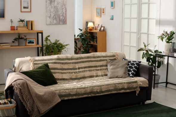 Cosa mettere dietro al divano in mezzo alla stanza?