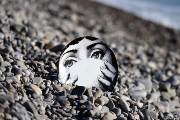 Chi è la donna dei piatti di Fornasetti?