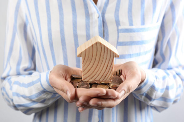 Come funziona la donazione indiretta di un immobile?