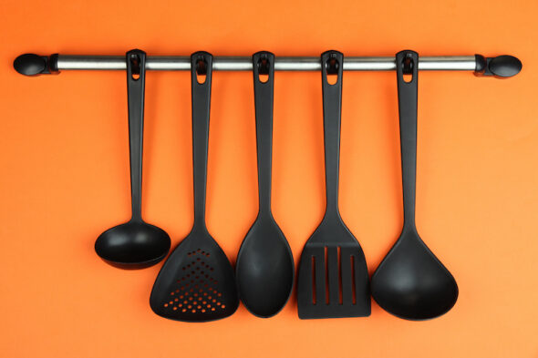 Gli utensili da cucina in plastica sono pericolosi?
