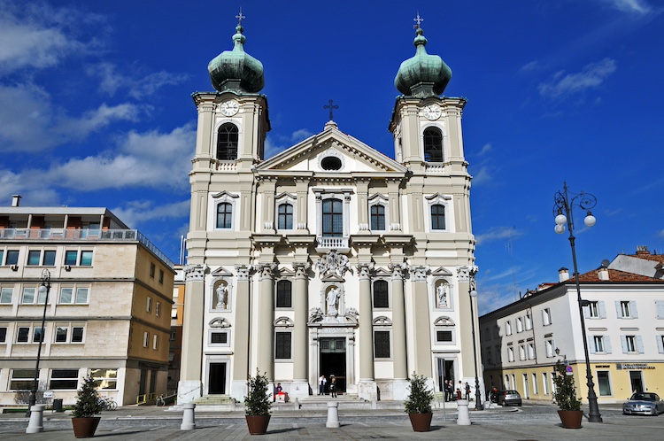 Piazza della Vittoria e la Chiesa di Sant’Ignazio