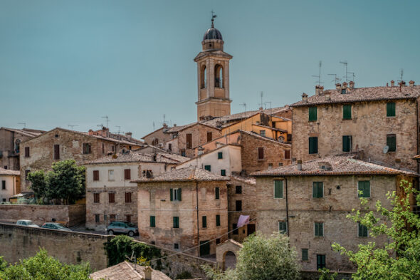 A Urbania ogni anno le previsioni del tempo si fanno con le cipolle