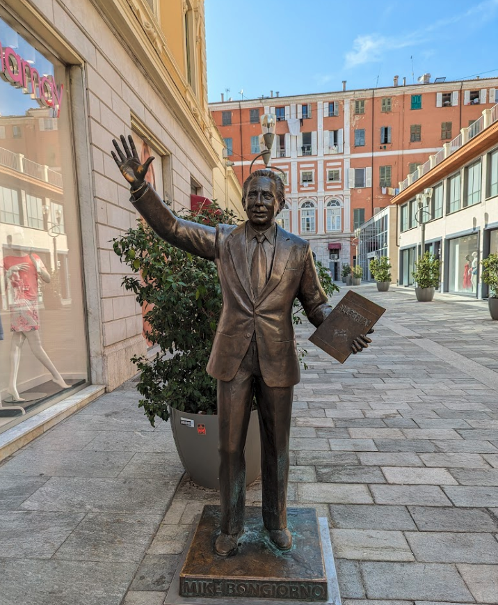 Statua di Mike Bongiorno