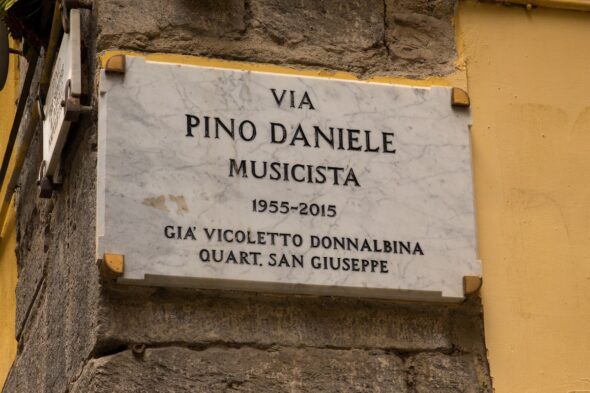 Via Pino Daniele a Napoli