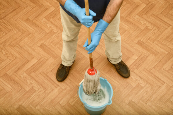 È meglio lavare il parquet con acqua calda o fredda?