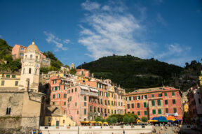 How many steps does the Scalinata Lardarina in Corniglia have?