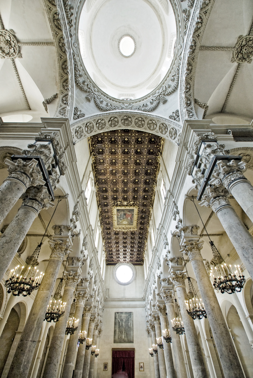 Interno della Basilica Di Santa Croce a Lecce