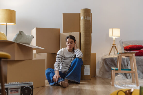 Chi vive da solo nelle grandi città italiane non può permettersi un bilocale in affitto