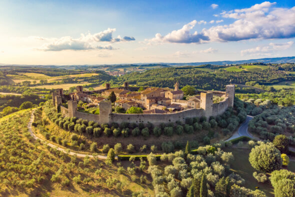 Cosa vedere a Monteriggioni e quanto costano le case