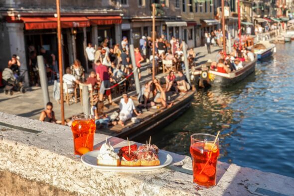 What are Venetian bacari? History and curiosities