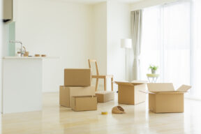 casa nuova con tanti scatoloni