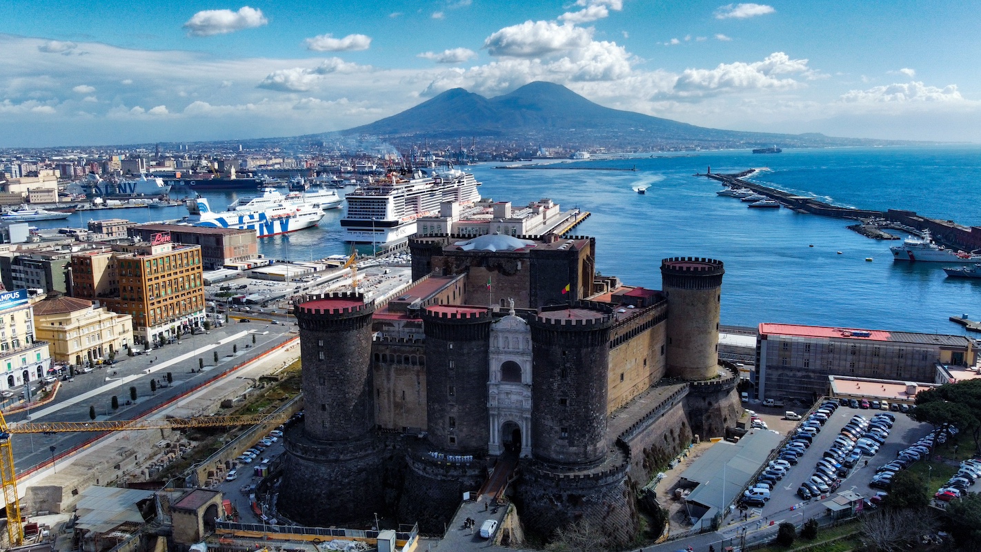 Cosa vedere vicino al porto di Napoli: l'itinerario