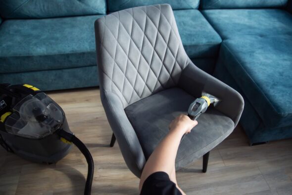 pulizia sedia in tessuto