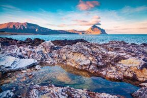 Cosa vedere e quanto costa vivere a Macari, il set della fiction Rai 