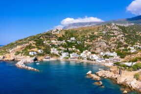 Dove si trova e come raggiungere l'isola di Ikaria?
