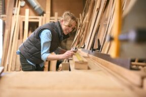 falegname prende misure